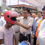 रायपुर : हेलमेट के उपयोग को सामाजिक जिम्मेदारी के रूप में दें बढ़ावा-वित्त मंत्री श्री ओ.पी.चौधरी