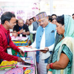 रायपुर : राज्य स्तरीय शाला प्रवेश उत्सव के अवसर पर लगे विभिन्न स्टालों के अवलोकन के बीच मुख्यमंत्री श्री विष्णु देव साय ने पाठ्य पुस्तक निगम द्वारा प्रकाशित पुस्तकों का भी अवलोकन किया