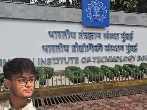 IIT बॉम्बे में स्टूडेंट ने आत्महत्या की, कैंपस में प्रदर्शन:एग्जाम में ChatGPT से नकल करते पकड़ाया था; 7 महीने में सुसाइड का तीसरा मामला