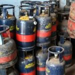 1 अक्टूबर से बदल गए ये नियम: LPG सिलेंडर महंगा, डीजल-ATF पर टैक्स घटा और SBI ATM निकासी के बदले नियम